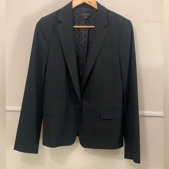 Gently used but in good condition Ann Taylor black jacket. - Picture 1 of 10